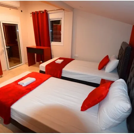 4 Modern In Featuring A Balcony And Views 50m