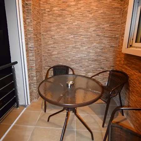 4 Modern In Featuring A Balcony And Views 50m *